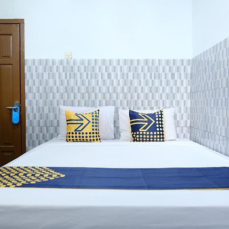 Oyo 2766 Kezia Kost Hotel Tanjung Pandan Luaran gambar
