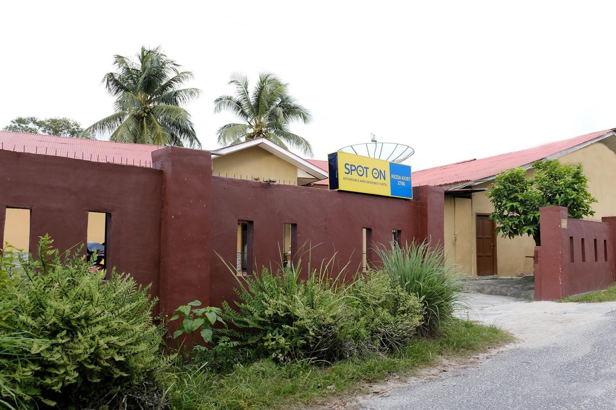 Oyo 2766 Kezia Kost Hotel Tanjung Pandan Luaran gambar