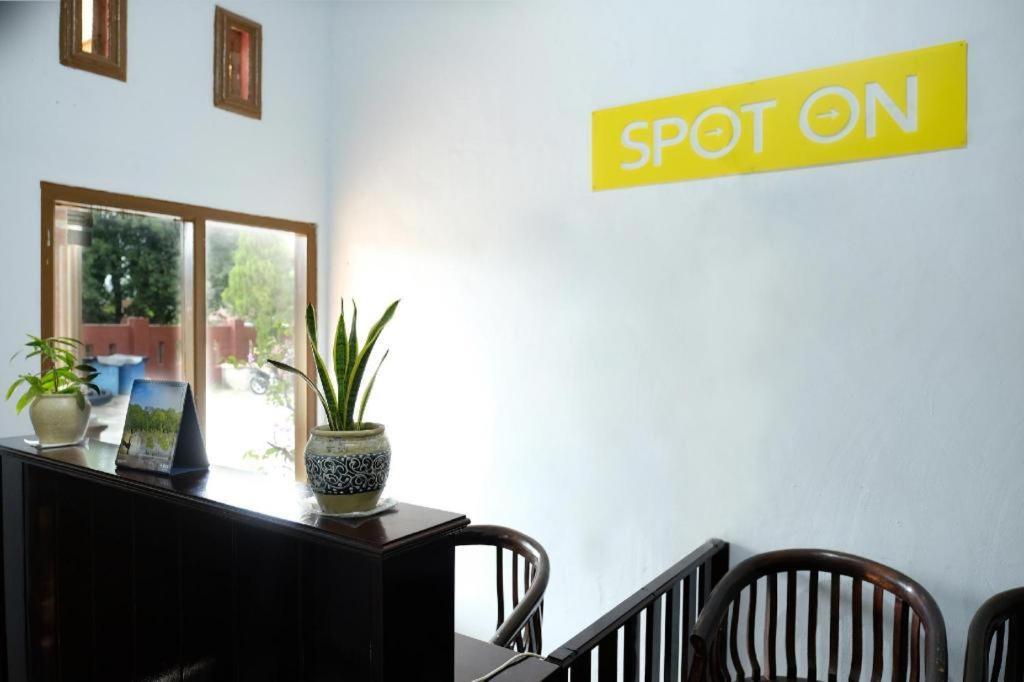 Oyo 2766 Kezia Kost Hotel Tanjung Pandan Luaran gambar