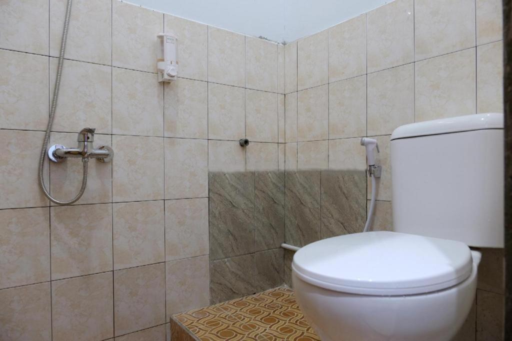 Oyo 2766 Kezia Kost Hotel Tanjung Pandan Luaran gambar